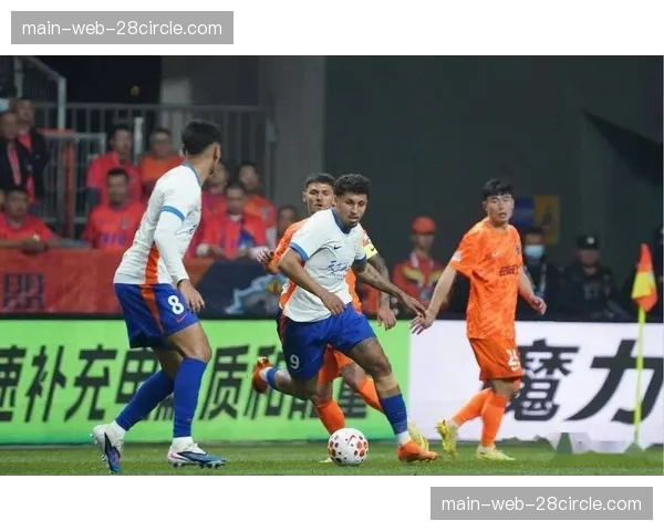 云南玉昆外援三叉戟火力全开 4-0大胜泰山展现进攻威力